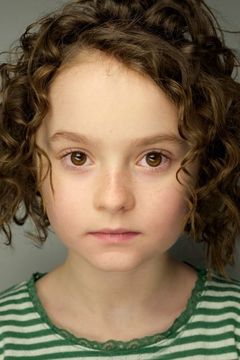 Pixie Davies interpreta Bronwyn
