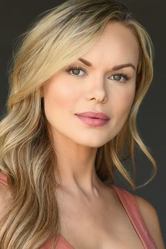 Anya Monzikova interpreta Beautiful Woman