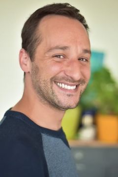 Xavier Dumont interpreta Effeminate boy