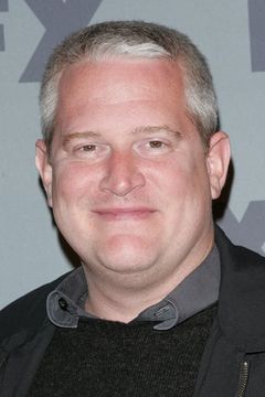 Adam Reed interpreta Ray Gillette (voice)