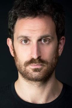 Andrea Mautone interpreta Carabiniere Notifica Decesso