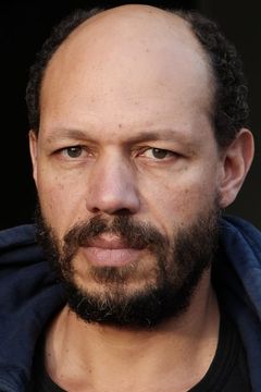 Jarreth J. Merz interpreta Price