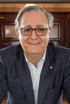 José Antonio Sayagués interpreta Padre Arturo