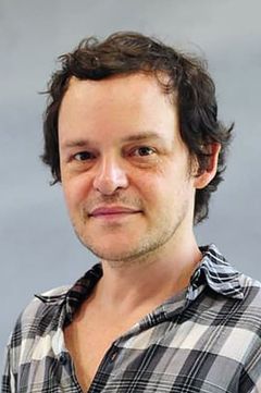 Matheus Nachtergaele interpreta Sandro Cenoura