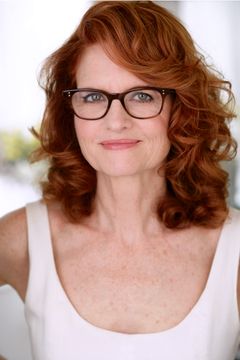 Candy Buckley interpreta Mrs. Galvinson