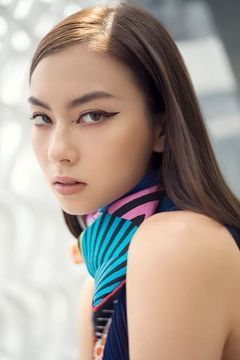 Lauren Tsai interpreta Jia-Yi / Switch