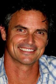 Michael Kaliski interpreta First Contact Alien