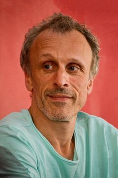 Jan Bijvoet interpreta Koen