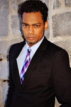 Trevor David interpreta Earl