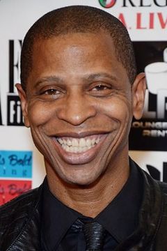 Larry B. Scott interpreta Lamar Latrelle