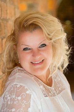 Helle Pilar Larsen interpreta Nurse