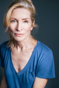 Anna Holbrook interpreta Woman in Sportscar