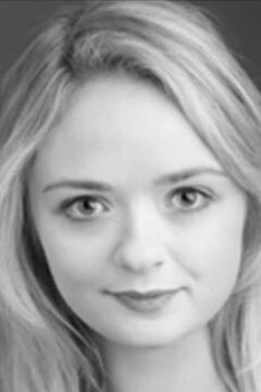 Lisa Walsh interpreta Brendan's Girlfriend