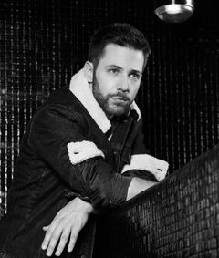 Luis Arrieta interpreta Weaver