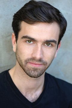 Oliver Price interpreta Calvin