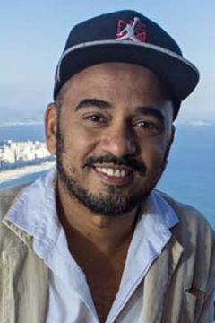Luciano Vidigal interpreta Alexandre