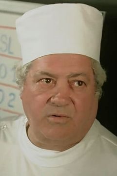 Giuseppe Benvenuti interpreta Ass-injured Guy at Beach (uncredited)