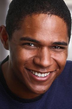 Dakota Jamal Wellman interpreta Eric