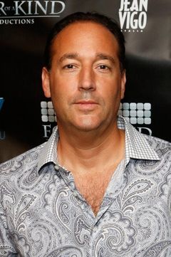 Ron Stein interpreta Stunt Cameraman