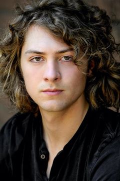 Sam Brooks interpreta Shane