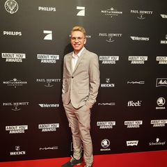 Jonas Baum interpreta Guest in theme park