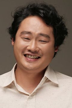 Lee Yoo-jun interpreta Mr. Hwang