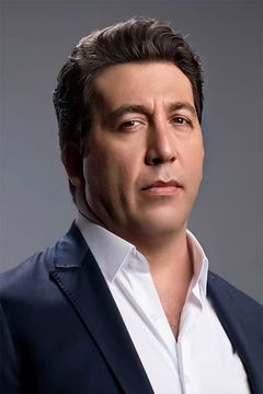 Emre Kınay interpreta Cemal Karalar