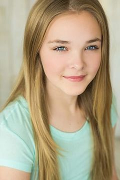 Delaney Rose Stein interpreta Young Iduna (voice)