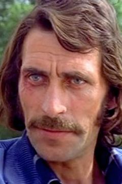 Riccardo Petrazzi interpreta Comanchero (uncredited)
