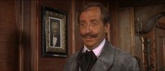 John Stacy interpreta Hotel Doorman in Paris