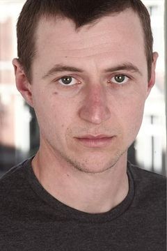 Dave Hart interpreta Con