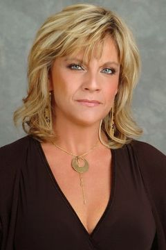 Kim Zimmer interpreta Mary Ann