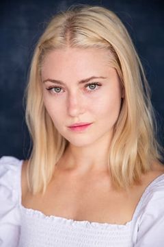Lola Claire interpreta Bex