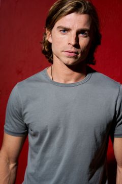 Drew Garrett interpreta Joey