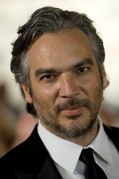 Andrea Di Stefano interpreta Tenente Philip Catelli