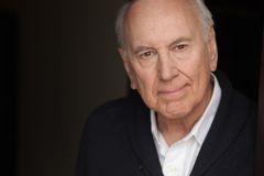 Jack McLaughlin-Gray interpreta Jerry Simmons