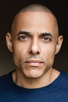 Jarren Dalmeda interpreta FBI Agent (Stagg's Lobby)