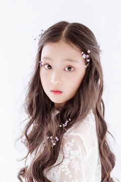 Zhang Waner interpreta The 10-Yr-Old Xiao Jun