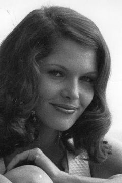 Lois Chiles interpreta Steamrolled Henchman's Wife (uncredited)