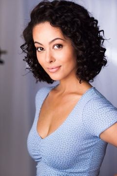 Ashley Doris interpreta Jenny