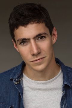 Tyler Chase interpreta Aaron