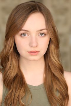 Kayley Stallings interpreta Kara Bannister