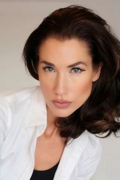 Tiara Sorensen interpreta Stewardess on Private Plane