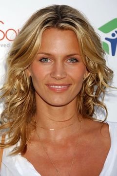 Natasha Henstridge interpreta Jayne Murray