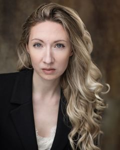 Nicola Victoria Buck interpreta Cockcroft Guest #2