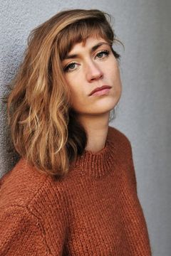 Sophie Pfennigstorf interpreta Alex