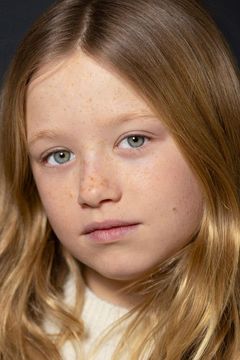 Indiana Elle interpreta Cecilia Winchester