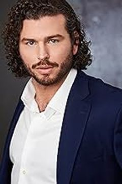 Andrew Spach interpreta Paul Ford