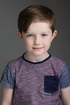 Matthew Stagg interpreta Sam Marrowbone