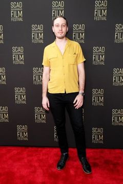 Jean-Luc McMurtry interpreta Chateau House Staff